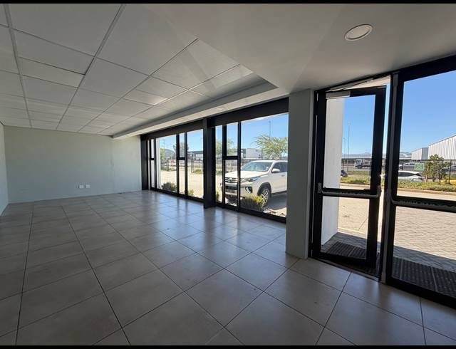 751M² WAREHOUSE TO LET IN STIKLAND INDUSTRIAL